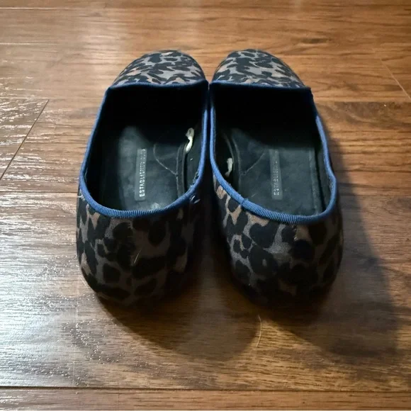 Gap Gray and Brown Animal Print Flats Size 8 - Picture 3 of 7